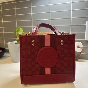 NWT Coach Dempsey Tote 22 handbag / crossbody